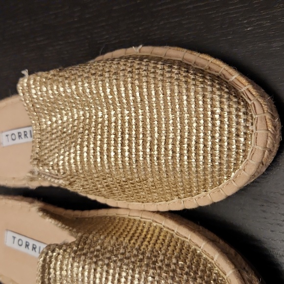 NWT Torrid Gold Espadrilles - Size 8.5 - Picture 2 of 4